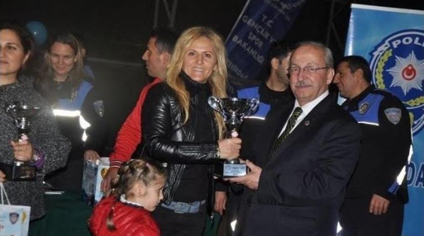 Tekirdağ&rsquo;da Başarılı Tenis&ccedil;iler &Ouml;d&uuml;llendirildi