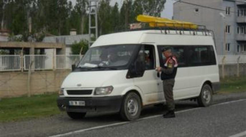 Kağızmanda Jandarma Okul Servislerini Denetledi