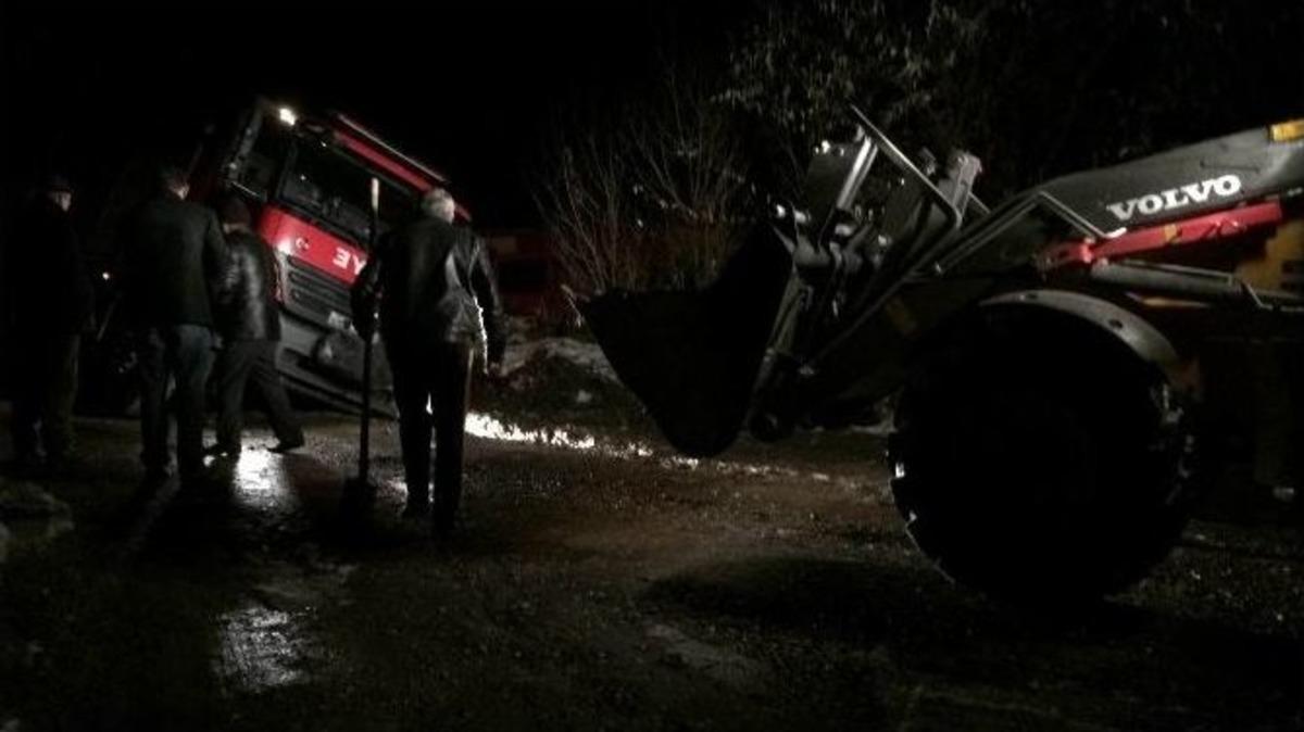 Yangına Giden İtfaiye Aracı &Ccedil;amura Saplandı