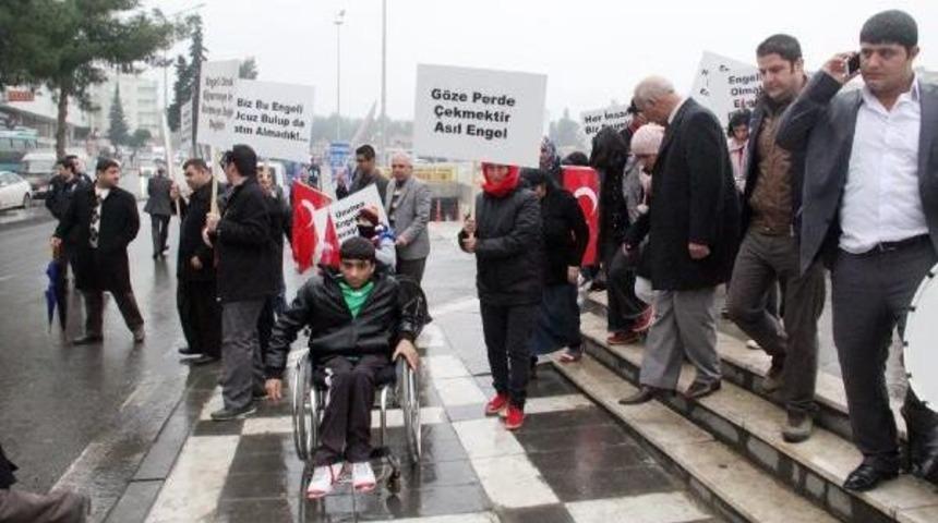 Şanlıurfa&rsquo;da engelliler y&uuml;r&uuml;y&uuml;ş d&uuml;zenledi