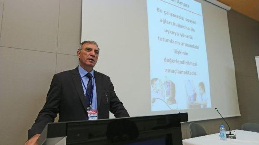 Sosyal Medya &Ccedil;ocukları Da Uykusuz Bırakıyor