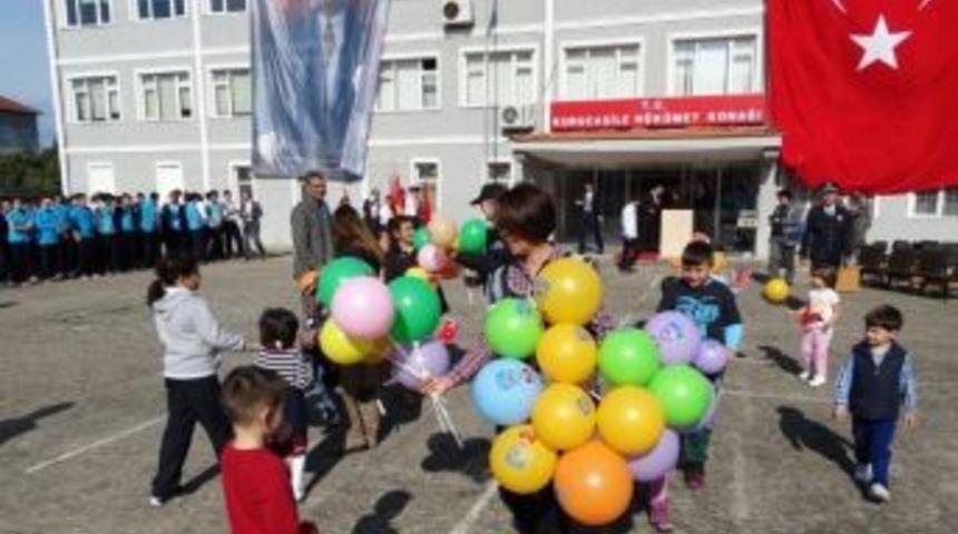Kurucaşile Polisi &Ccedil;ocukları Sevindirdi