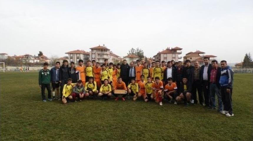 Ak Parti İl&ccedil;e Başkanı Yıldıran&rsquo;dan Sporculara Baklava