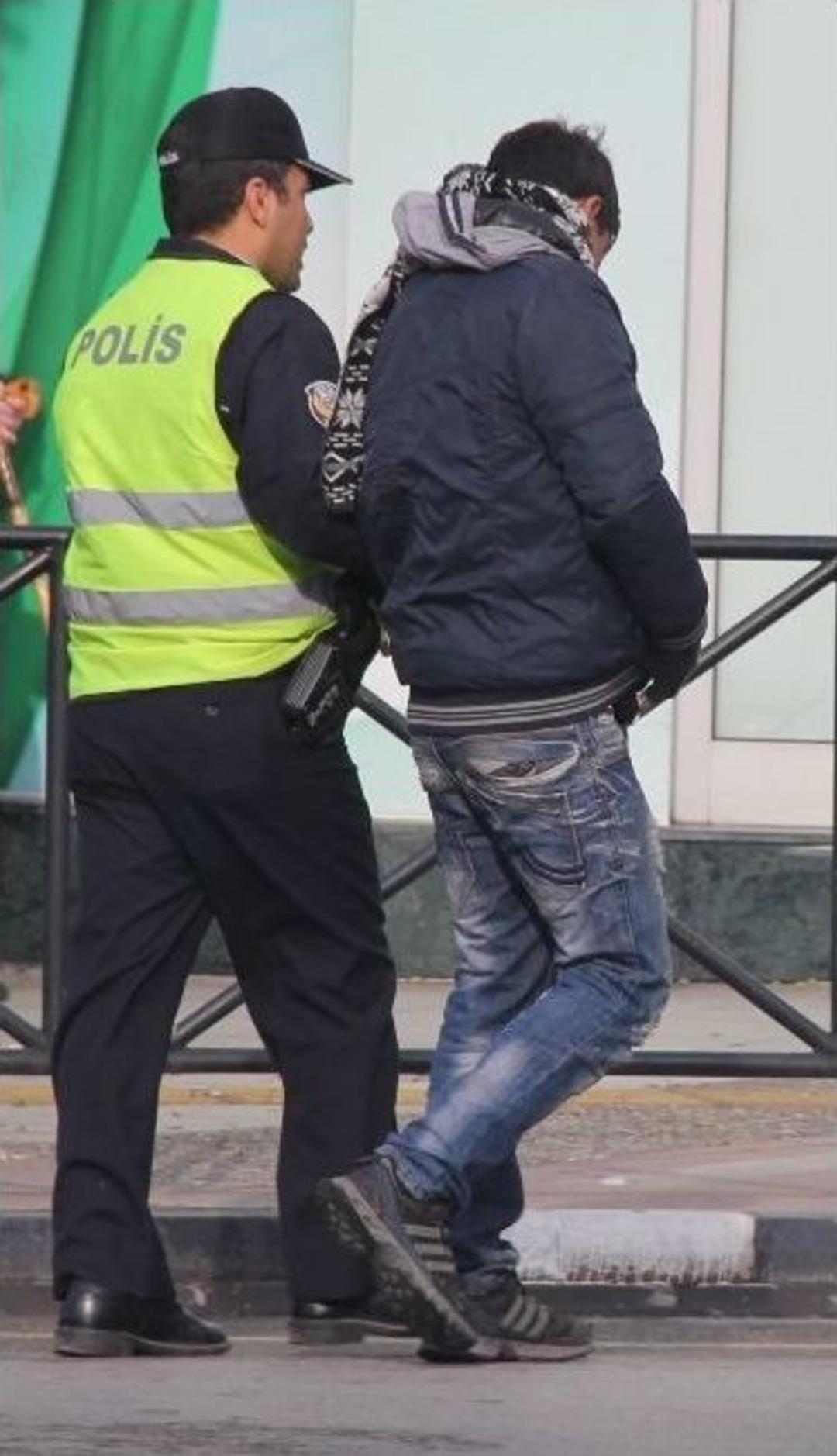 Hırsızlık Yapan &Ccedil;ocuk Su&ccedil;&uuml;st&uuml; Yakalandı