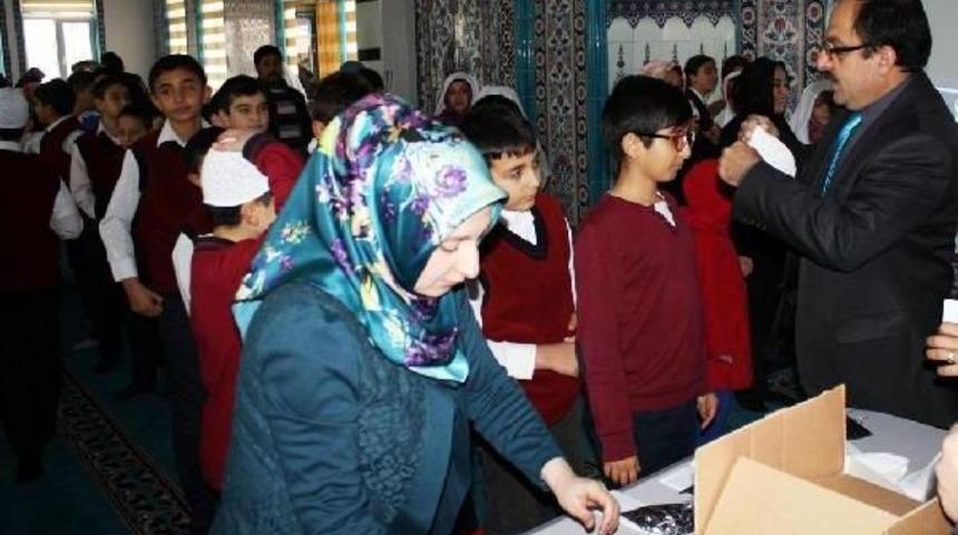 İmam hatip &ouml;ğrencisine camide &lsquo;namaza niyet&rsquo; t&ouml;reni