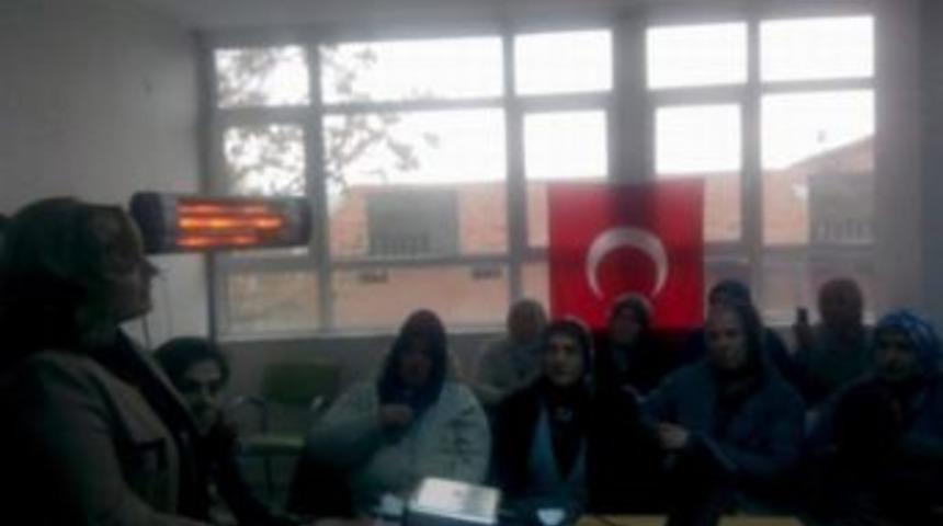 Vali D&uuml;zg&uuml;n&rsquo;&uuml;n Eşi G&uuml;l D&uuml;zg&uuml;n&rsquo;den Yemliha Kadın Gelişim Merkezi&rsquo;ne Ziyaret