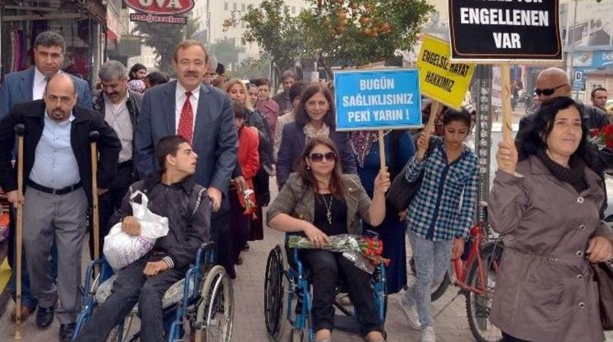 Eş Başkanlar Engelliler İ&ccedil;in Engellilerle Birlikte Y&uuml;r&uuml;d&uuml;