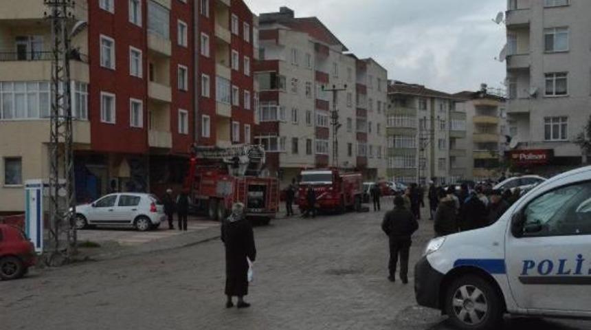 Evleri yanan aile ağladı