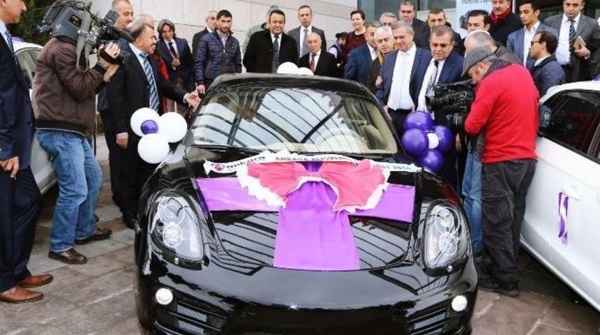 Ankara Alışveriş Festivali&rsquo;nin 13 L&uuml;ks Aracı T&ouml;renle Sahiplerine Verildi