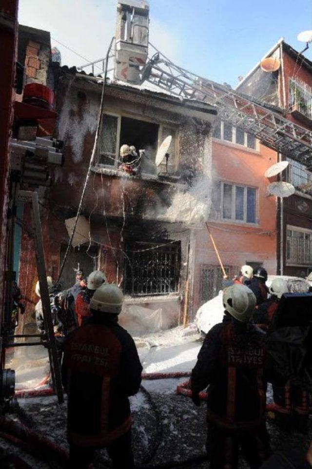 Beyoğlu'nda 16 suriyeli'nin yaşadığı binada yangın