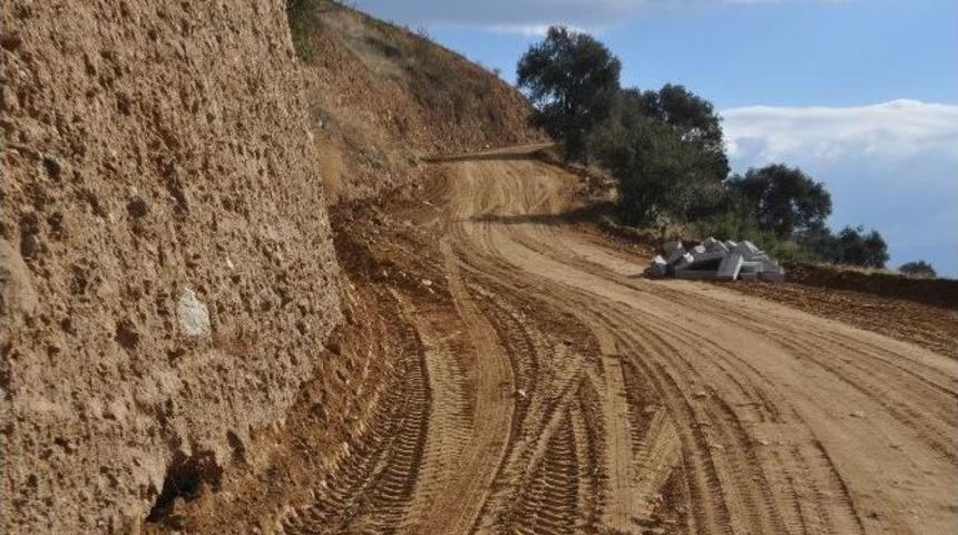 At &Ccedil;iftliği Yoluna Parke Taşı Kaplanıyor