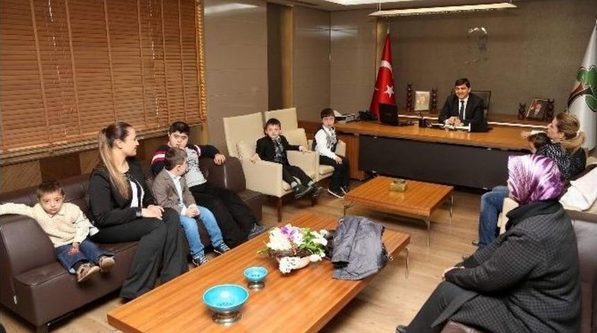 Down Sendromlu Minik &Ouml;ğrenciler Başkan Fadıloğlu&rsquo;nu Ziyaret Etti