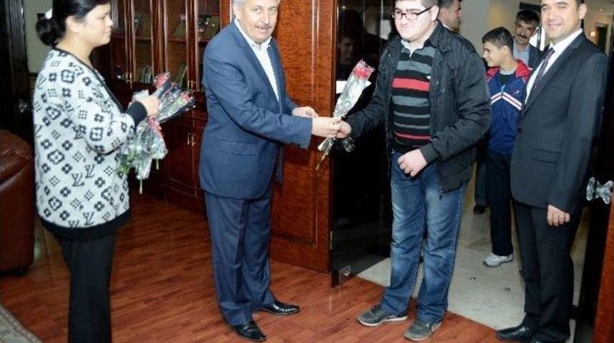 &Ouml;zel &Ouml;ğrencilerden Başkan &Ccedil;etinkaya&rsquo;ya Ziyaret