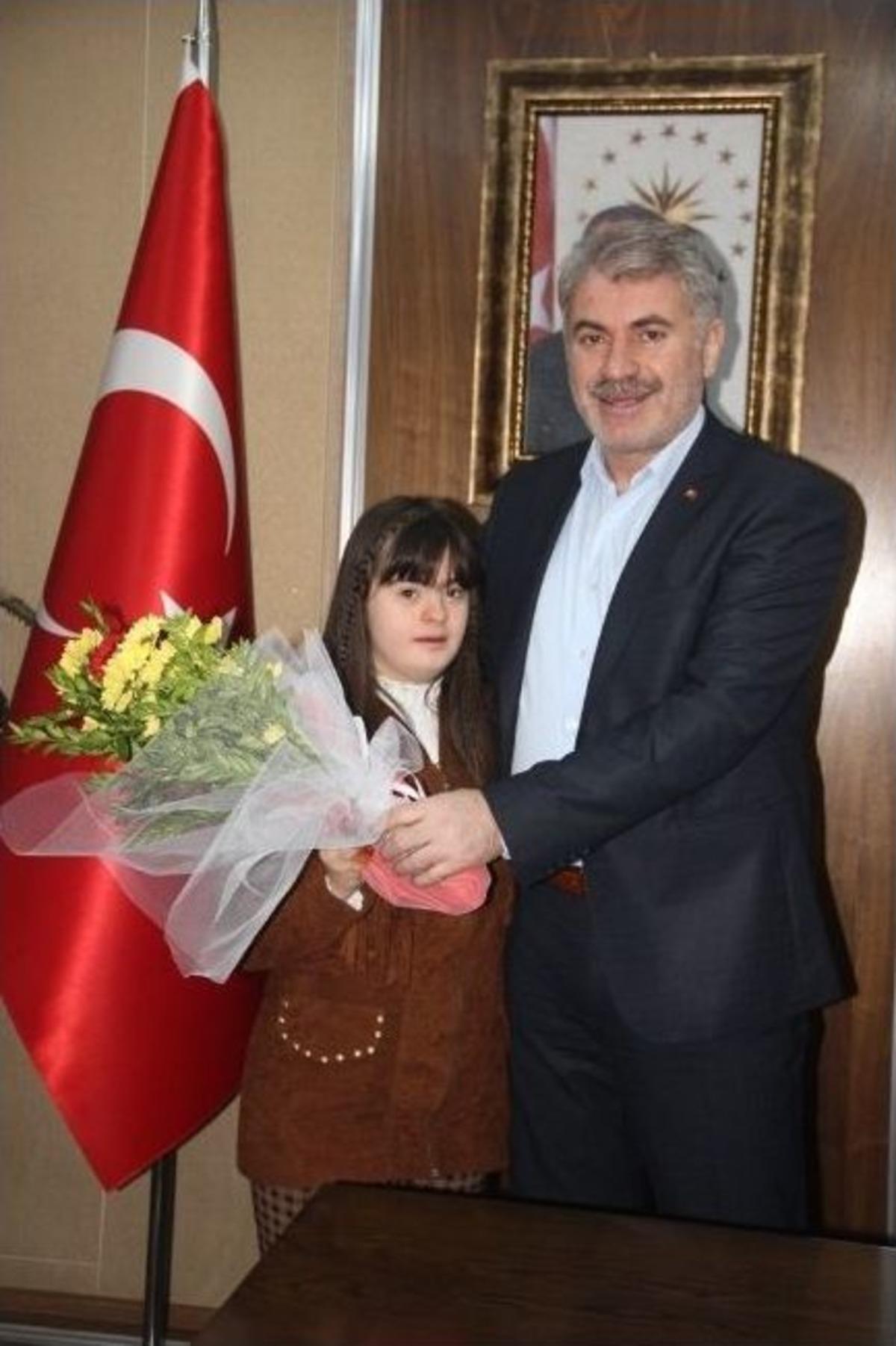 &Ouml;zel &Ouml;ğrencilerden Belediye Başkanı Memiş&rsquo;e Ziyaret