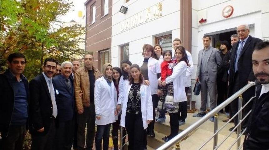 Ak Parti Bağlar İl&ccedil;e Başkanlığı Engellileri Yalnız Bırakmadı