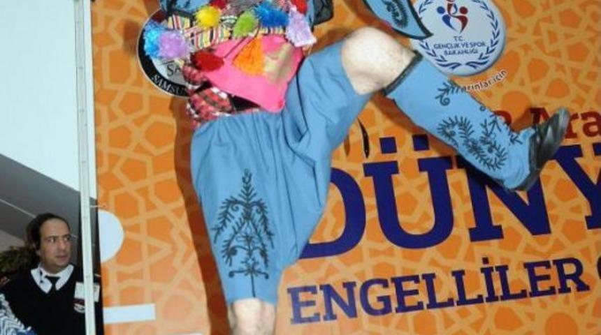 Engellilerden dans ve semazen g&ouml;sterisi