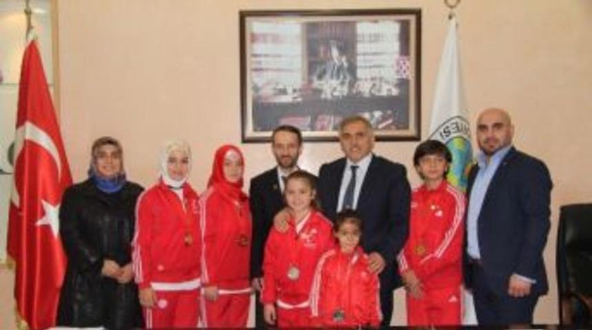 Başkan İnci&rsquo;den, Şampiyonlara Altın