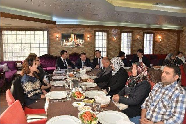 Başkan Çelik Bedensel Engellileri Yemekte Ağırladı 1