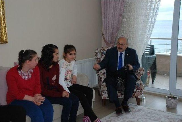 Vali K&ouml;şger&rsquo;den Umut Evi&rsquo;ne Ziyaret 1