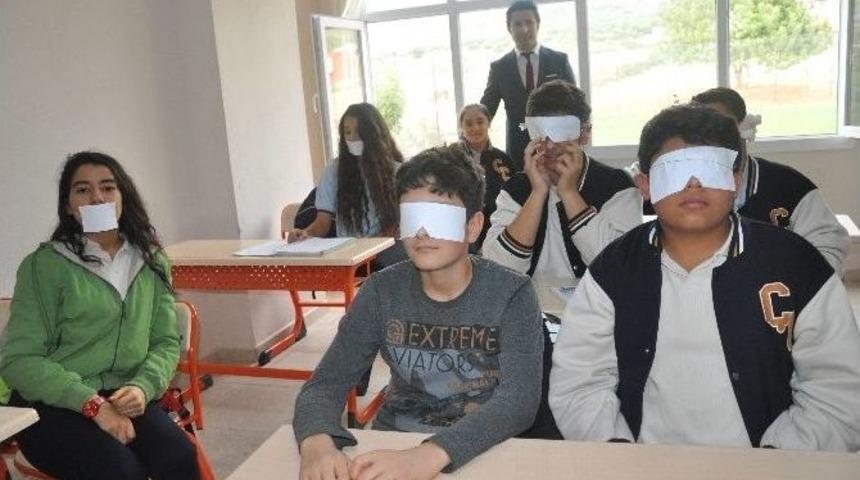 &Ouml;ğrencilerden &ldquo;bir Ders Engelli Olalım&rdquo; Etkinliği