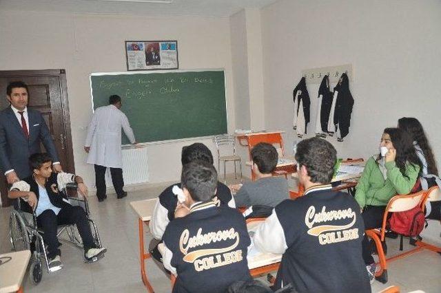 &Ouml;ğrencilerden &ldquo;bir Ders Engelli Olalım&rdquo; Etkinliği 1