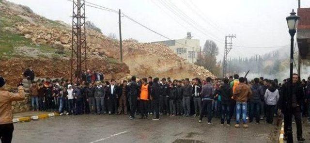 Elektrik kesintilerini protesto eden &ouml;ğrenciler derse girmedi 1