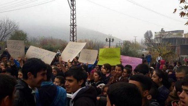 Elektrik kesintilerini protesto eden &ouml;ğrenciler derse girmedi 2