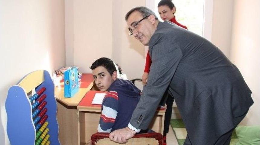 Başkan Kara&ccedil;oban G&uuml;n&uuml;n&uuml; Engellilerle Ge&ccedil;irdi