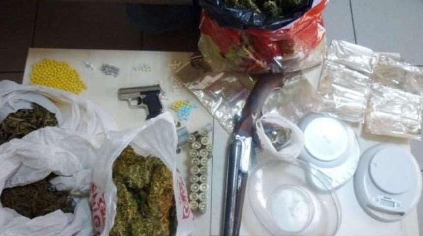 İzmir Polisinden Uyuşturucu Tacirlerine Darbe