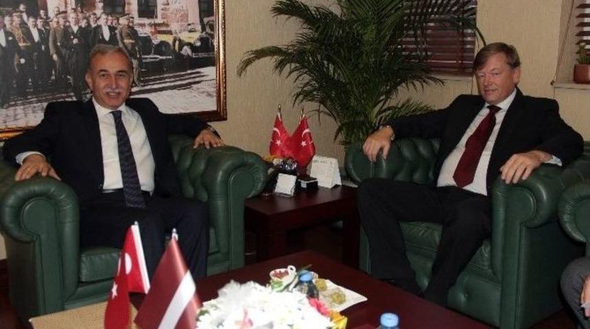 Letonya B&uuml;y&uuml;kel&ccedil;isi Sjanitis&rsquo;ten Vali B&uuml;y&uuml;k&rsquo;e Ziyaret