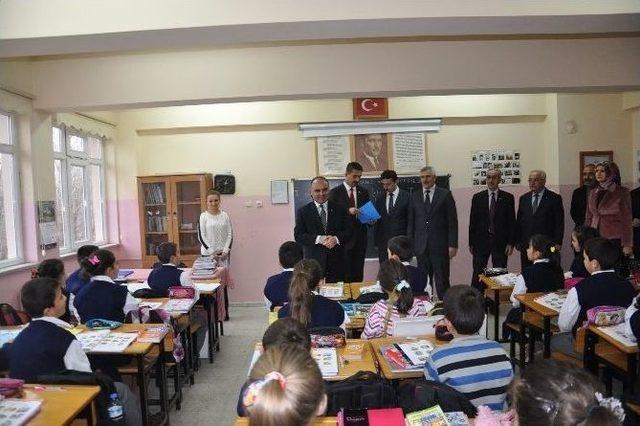 Vali G&uuml;naydın, Duru&ccedil;ay K&ouml;y&uuml; İlkokulu&rsquo;nda Ziyaret Etti 1