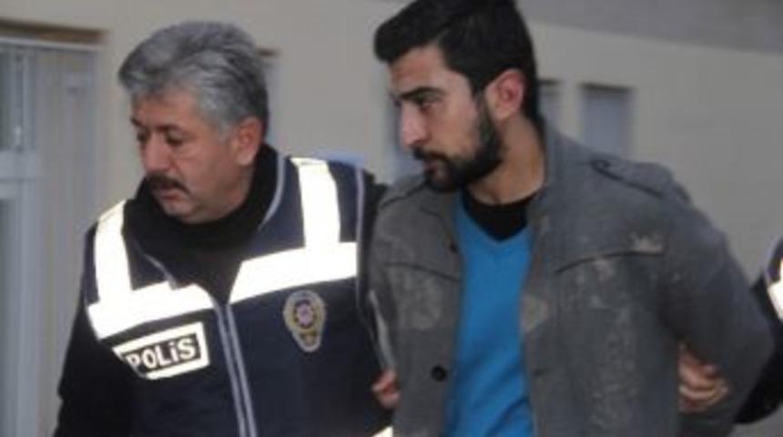 Taksiyi Gasp Eden Zanlı Polisten Ka&ccedil;amadı