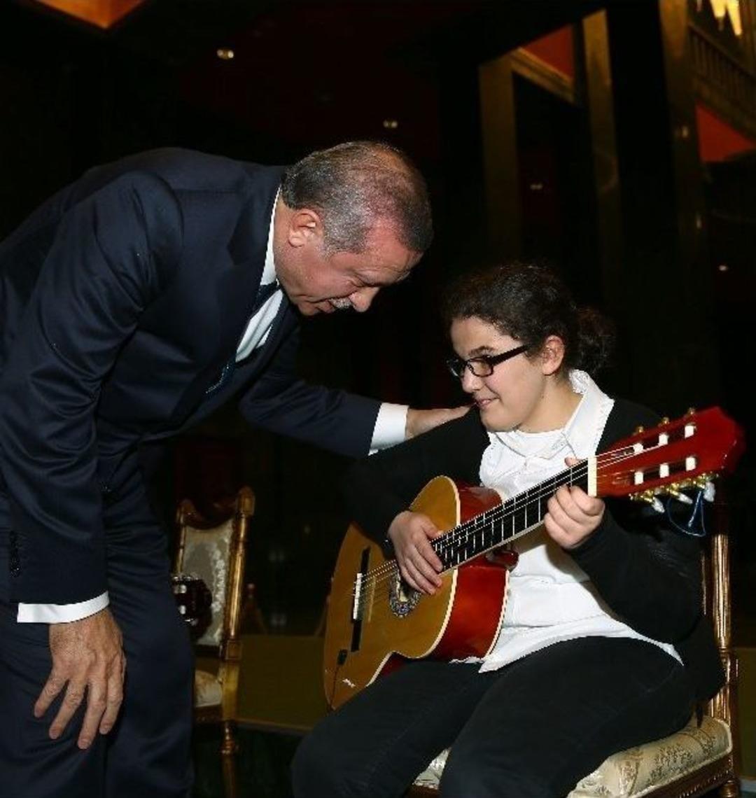 Cumhurbaşkanı Erdoğan Engelli Gencin İsteğini Kırmadı