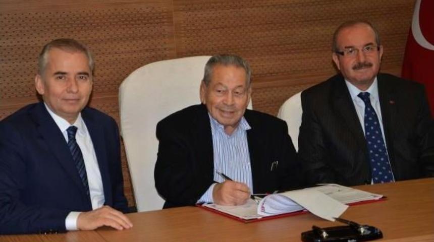 Dev bağışta imzalar yenilendi, koca mektep kurtuldu