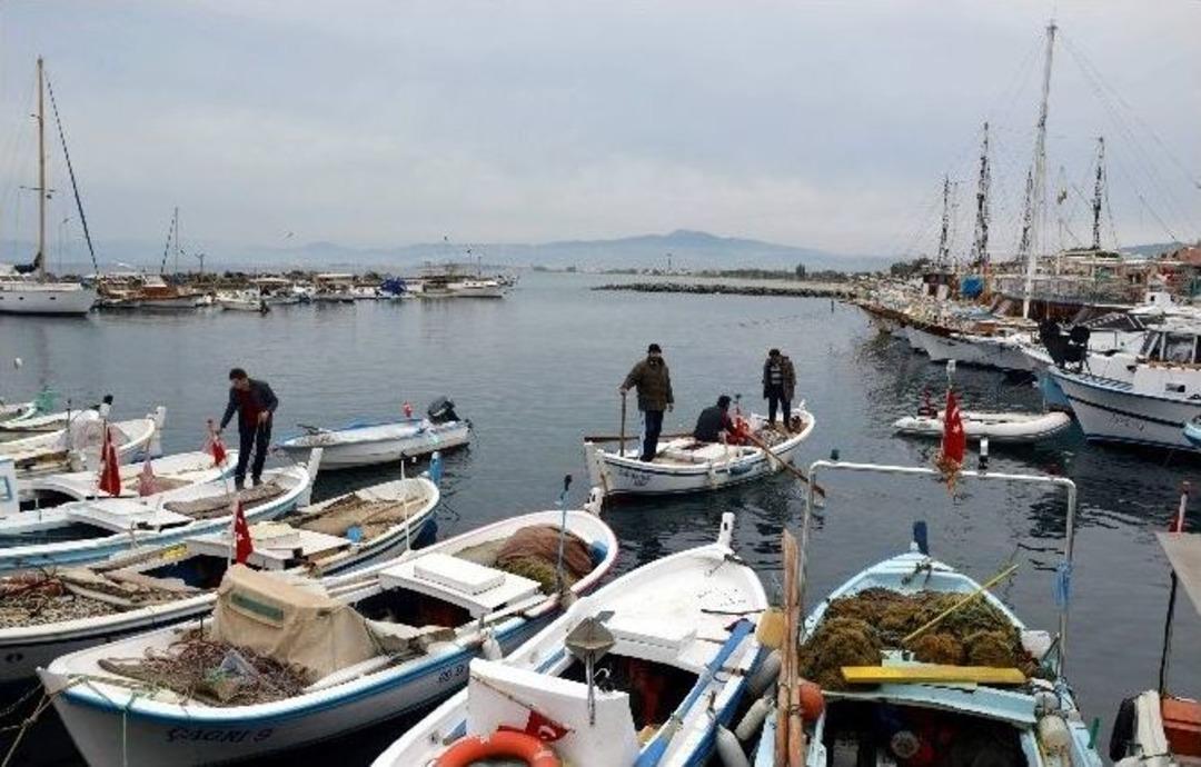 Balık&ccedil;ıları Fırtınanın Ardından Troller Vurdu