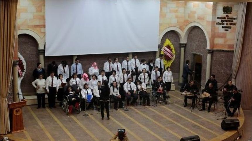 &Ouml;zel İnsanlar, &Ouml;zel G&uuml;nde H&uuml;nerlerini Sergilediler