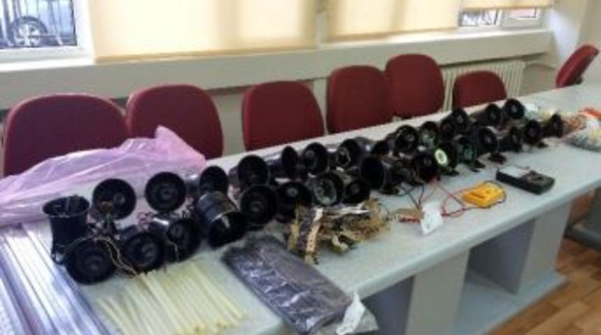 Kuş Sesi &Ccedil;ıkaran Cihazlar Satan Şahın Evine Şok Baskın