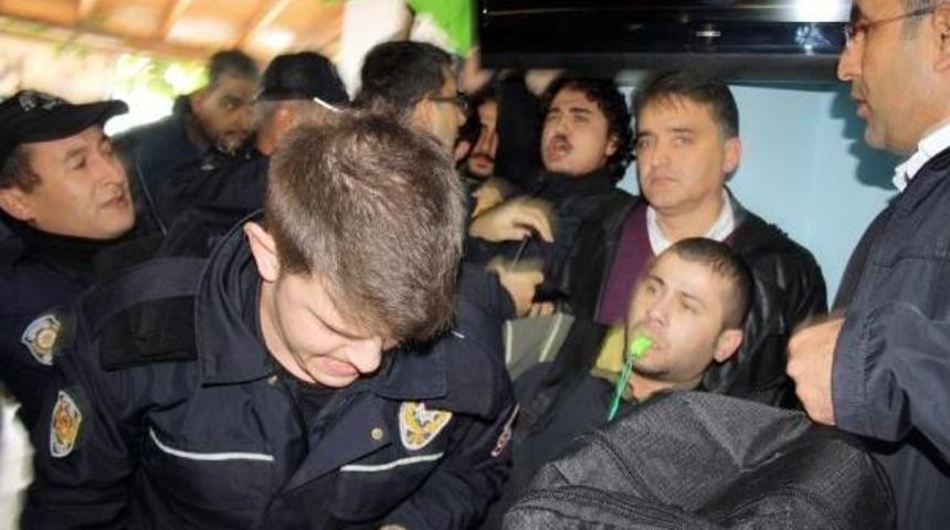 &Ccedil;ed toplantısında ortalık karıştı: 3 g&ouml;zaltı