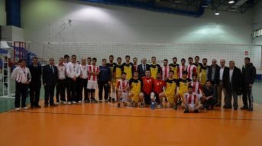 &Uuml;nilig Voleybol Karşılaşmaları Başladı