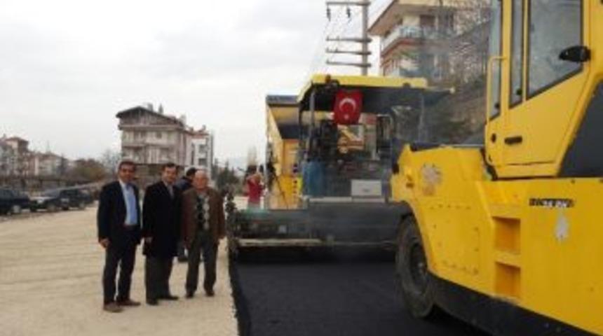 Sanayi Yolu Asfaltlanıyor