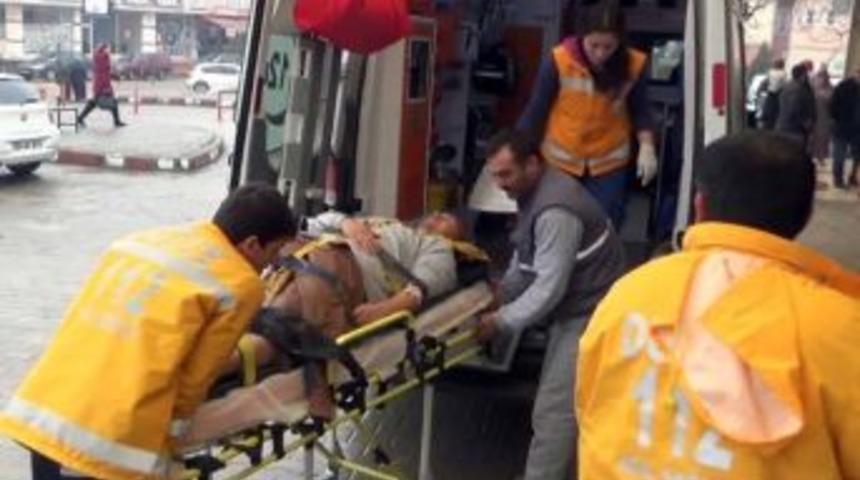 Hastane İnşaatından D&uuml;ş&uuml;p Yaralandı