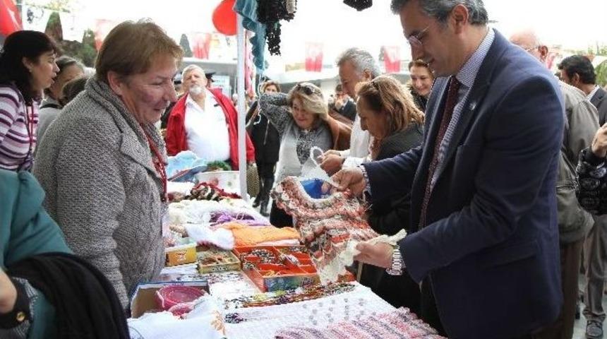 Karşıyakalı Kadınlardan El Emeği Kermesi