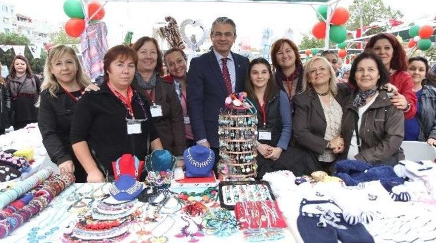 Karşıyakalı Kadınlar &Uuml;reterek G&uuml;&ccedil;leniyor