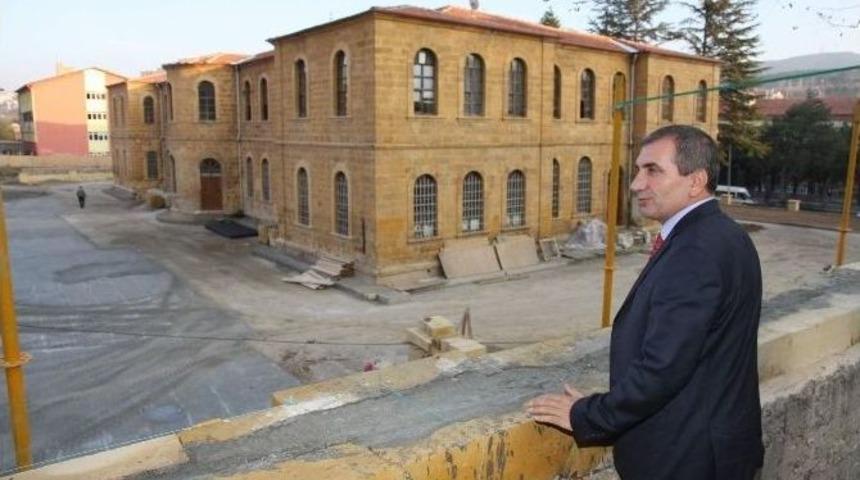 Tarihi Yozgat Lisesi Ger&ccedil;ek G&ouml;r&uuml;n&uuml;m&uuml;ne Kavuştu