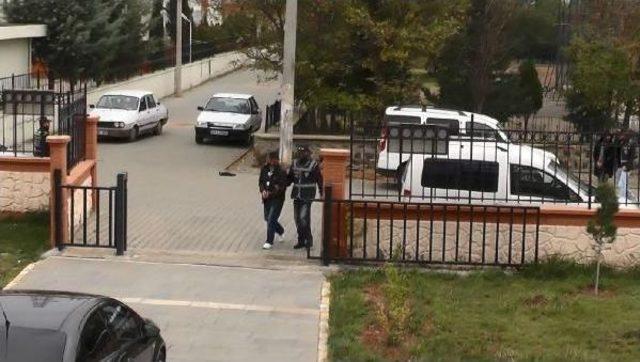 Sığınmacı kampında sahte güvenlikçi operasyonu: 34 gözaltı 1