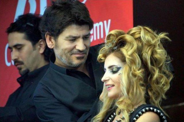 Kuaf&ouml;rler sahnede h&uuml;nerlerini sergiledi 1