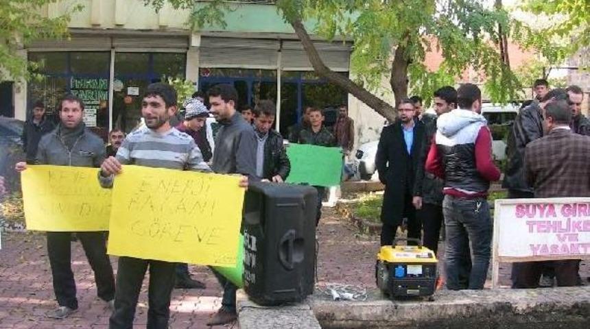 Viranşehir'de elektrik kesintisi protestosu