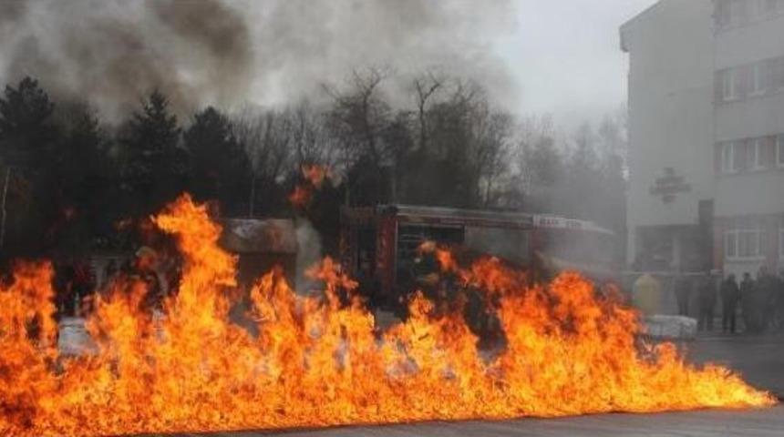 Atat&uuml;rk &uuml;niversitesi'nde yangın tatbikatı