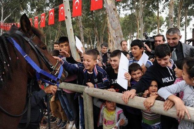 Engelli &Ccedil;ocuklara Atla Terapi 2