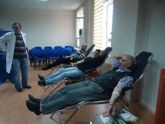 Kayısı Araştırmadan Kan Kampanyasına Destek 1